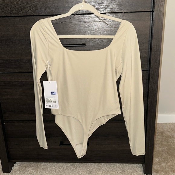 NWT!! Lululemon Wundermost Ultra-Soft Nulu Square-Neck Long-Sleeve Bodysuit M - Picture 3 of 8